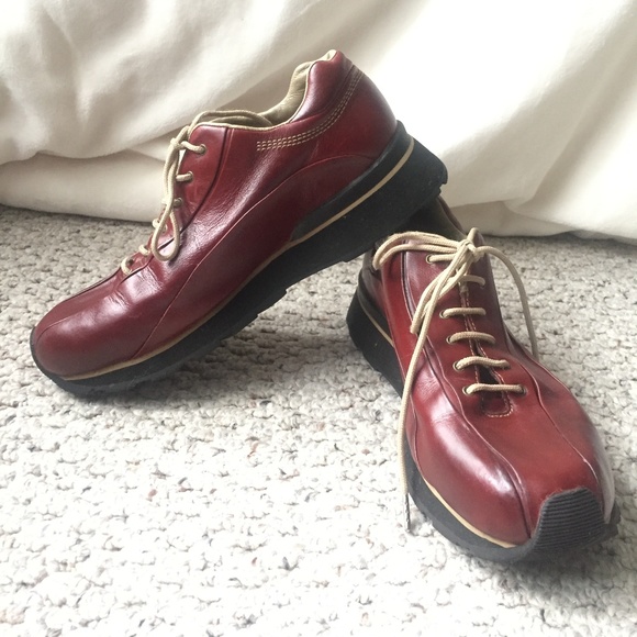 Timberland Shoes - Timberland cranberry & tan leather sneakers Sz 8